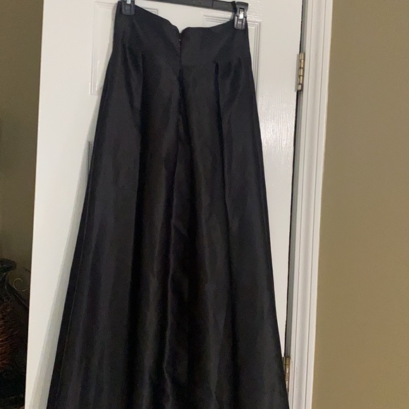 Asymmetric satin skirt - Picture 5 of 6